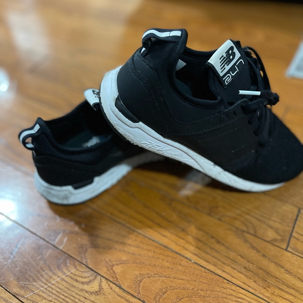 Women’s New Balance Sneakers size 6.5